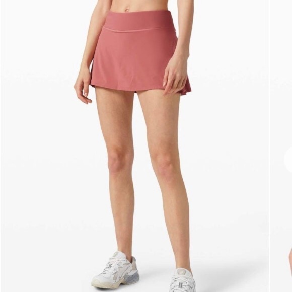 SOLD Lululemon Play Off The Pleats Skirt in Cherry Tint Size 4 - Picture 2 of 8